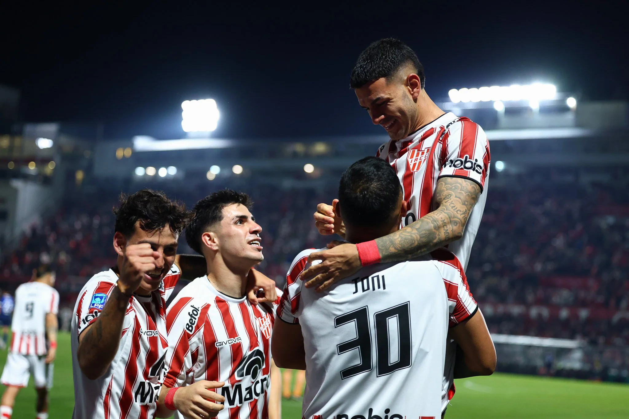 Instituto se quedó con el clásico tras derrotar a Talleres en el Monumental de Alta Córdoba thumbnail