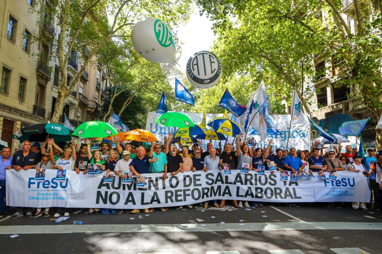 El Gobierno oficializó los aumentos para los estatales: inferiores al 2% mensual thumbnail