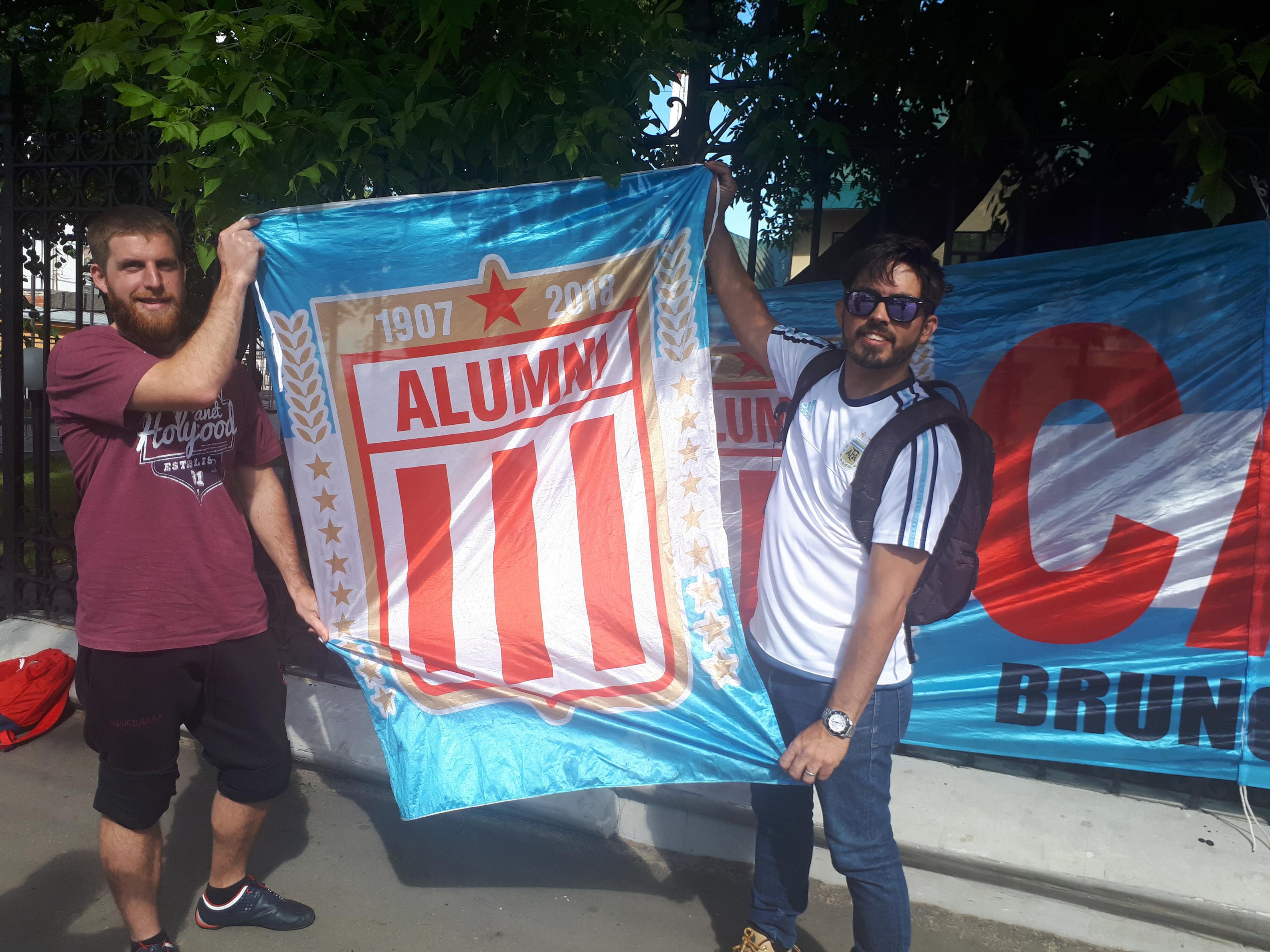 "A Sampaoli lo critican porque no dirigió en el país"