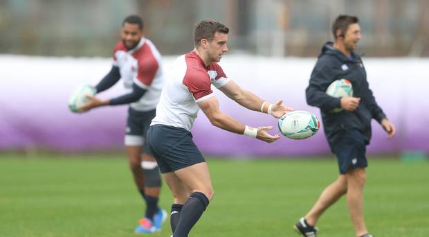 El apertura George Ford entrena bajo la lluvia apuntando a una hazaña de Inglaterra ante los All Blacks