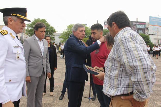 Massei dia de la Policía by Provincia