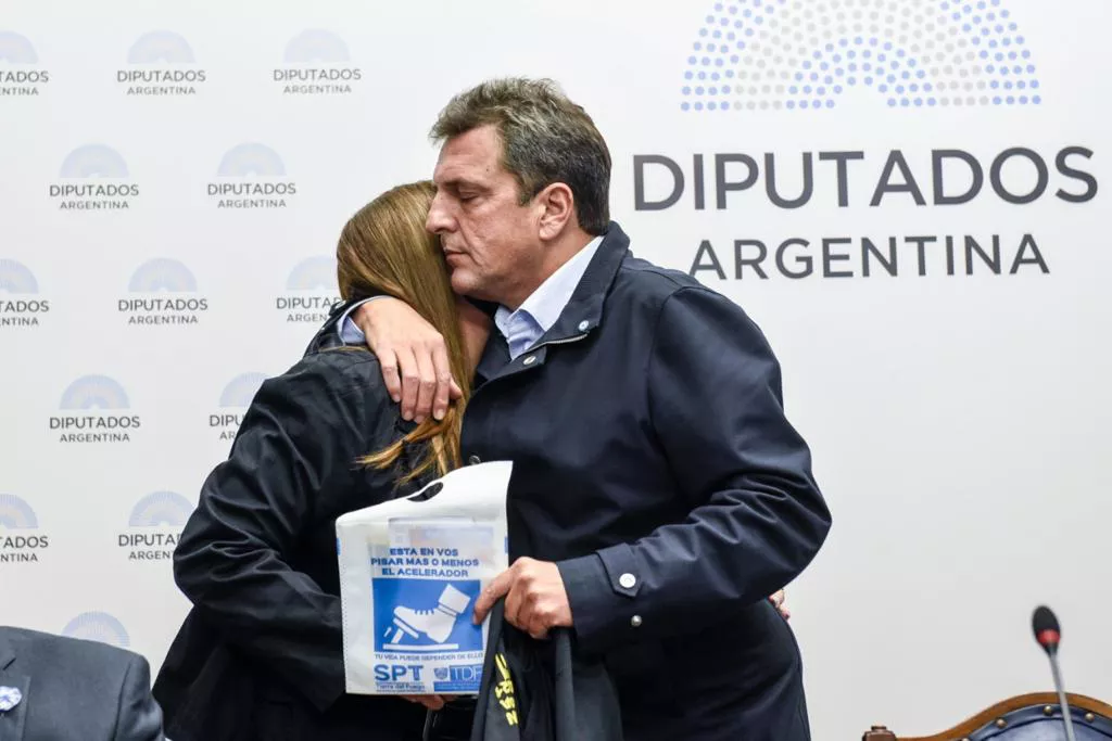 Massa con familiares de víctimas de siniestros viales (Honorable Cámara de Diputados de la Nación)