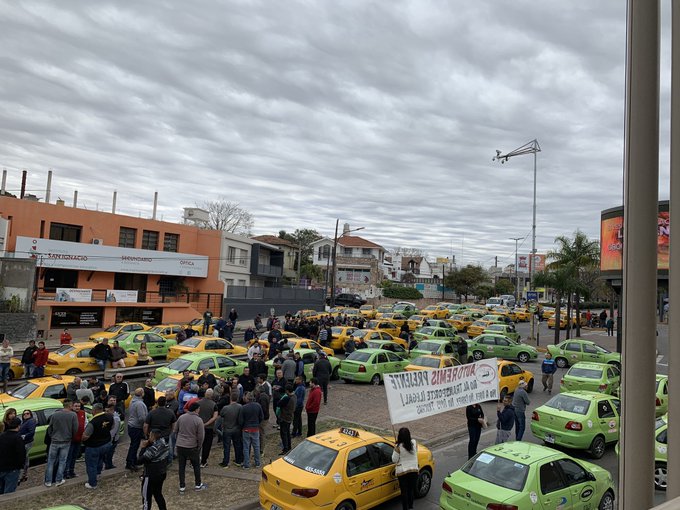 taxistas contra uber by @jpviola2000