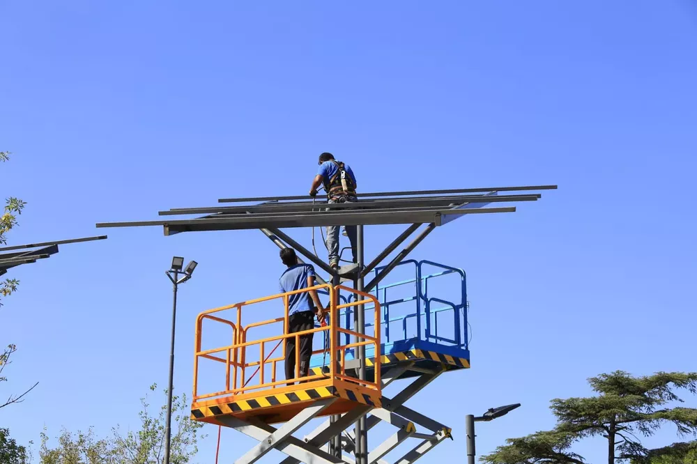 paneles solares en Plaza de las Américas (2)