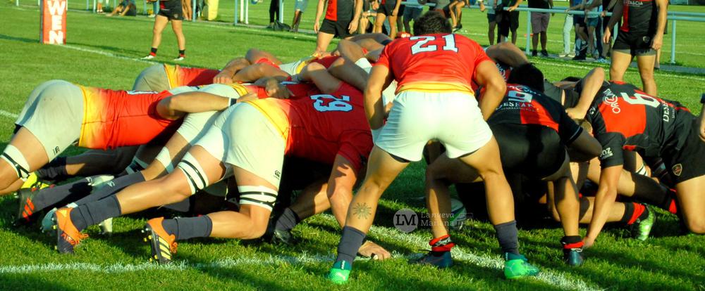 El scrum del Athletic ante Ceibos