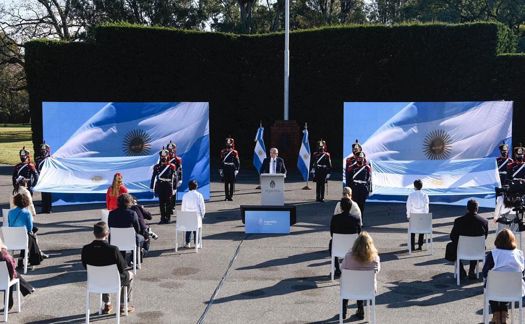 alberto fernandez acto de la bandera 2