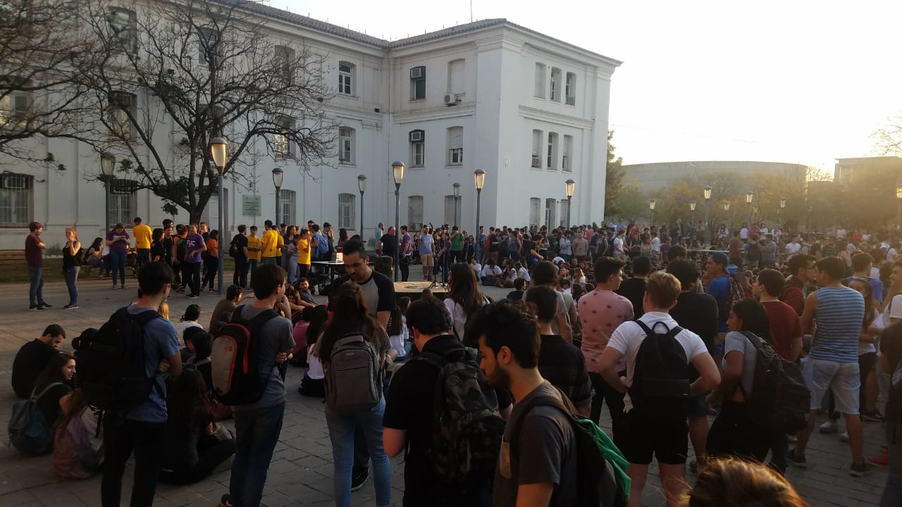toma facultad de arquitectura by gentileza
