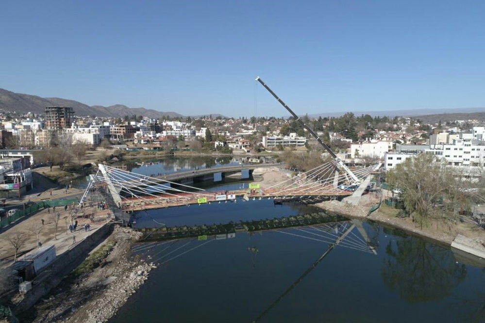 puente peatonal @GobdelaProv