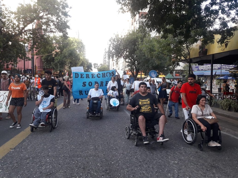 reclamo trabajadores de delivery de apps foto: LNM