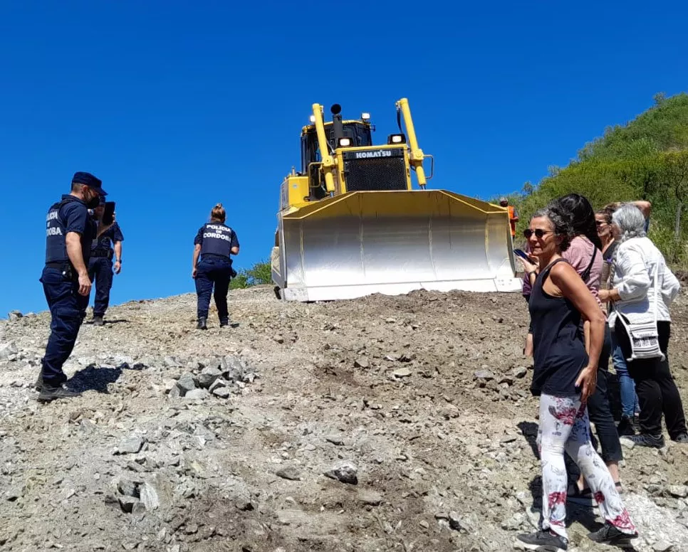 Reclamo en obrador autovía ruta 5 (Asamblea Paravachasca) 02