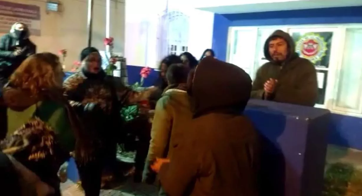 Asambleistas de Punilla frente a comisaría. By gentileza
