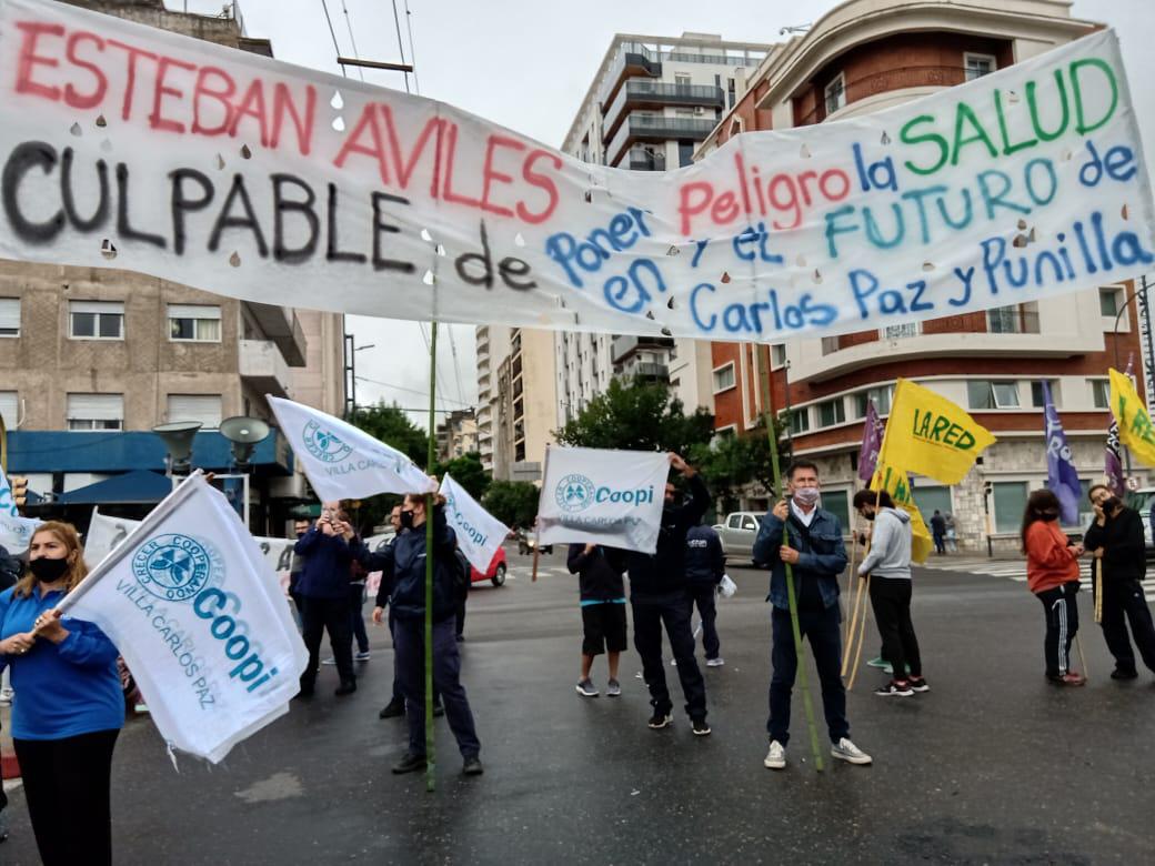 protesta de la coop de VCP en la Legislatura - foto: Coopi 