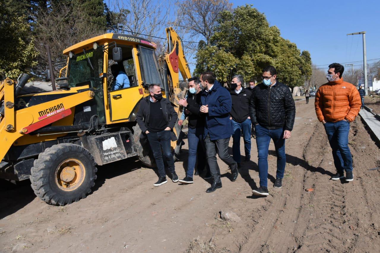 Martin Gill recorre obras en el interior provincial