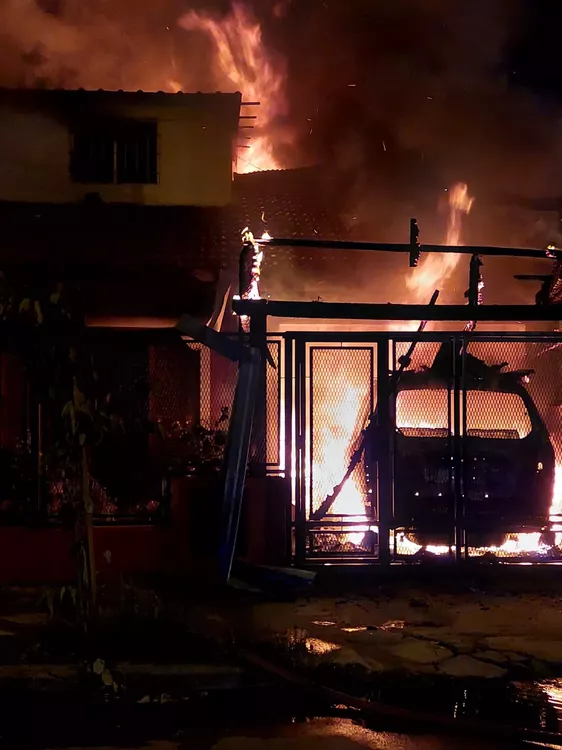 Incendio en barrio santa clara de Asís (policía) 2