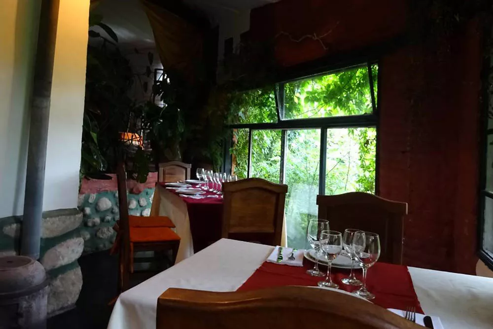 El interior del restaurante Las Pircas, en Nono