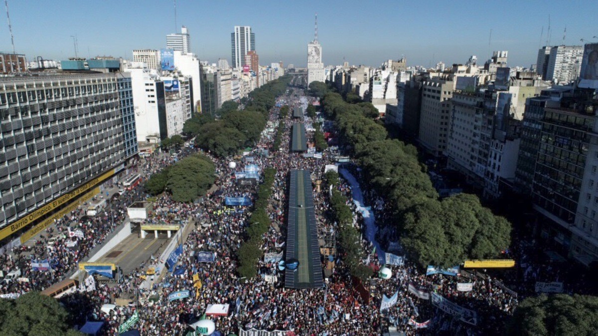 marcha contra el FMI by mario quinteros