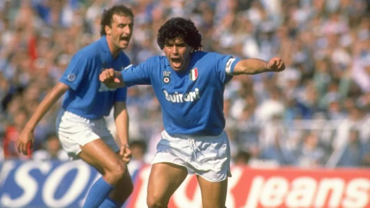 Maradona en Napoli by Sporting News