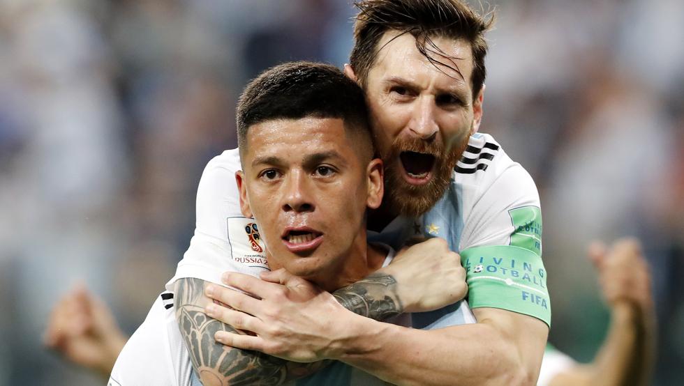 MESSI Y ROJO