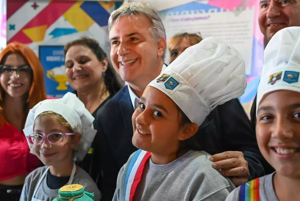 llaryora con coop educacion (1)