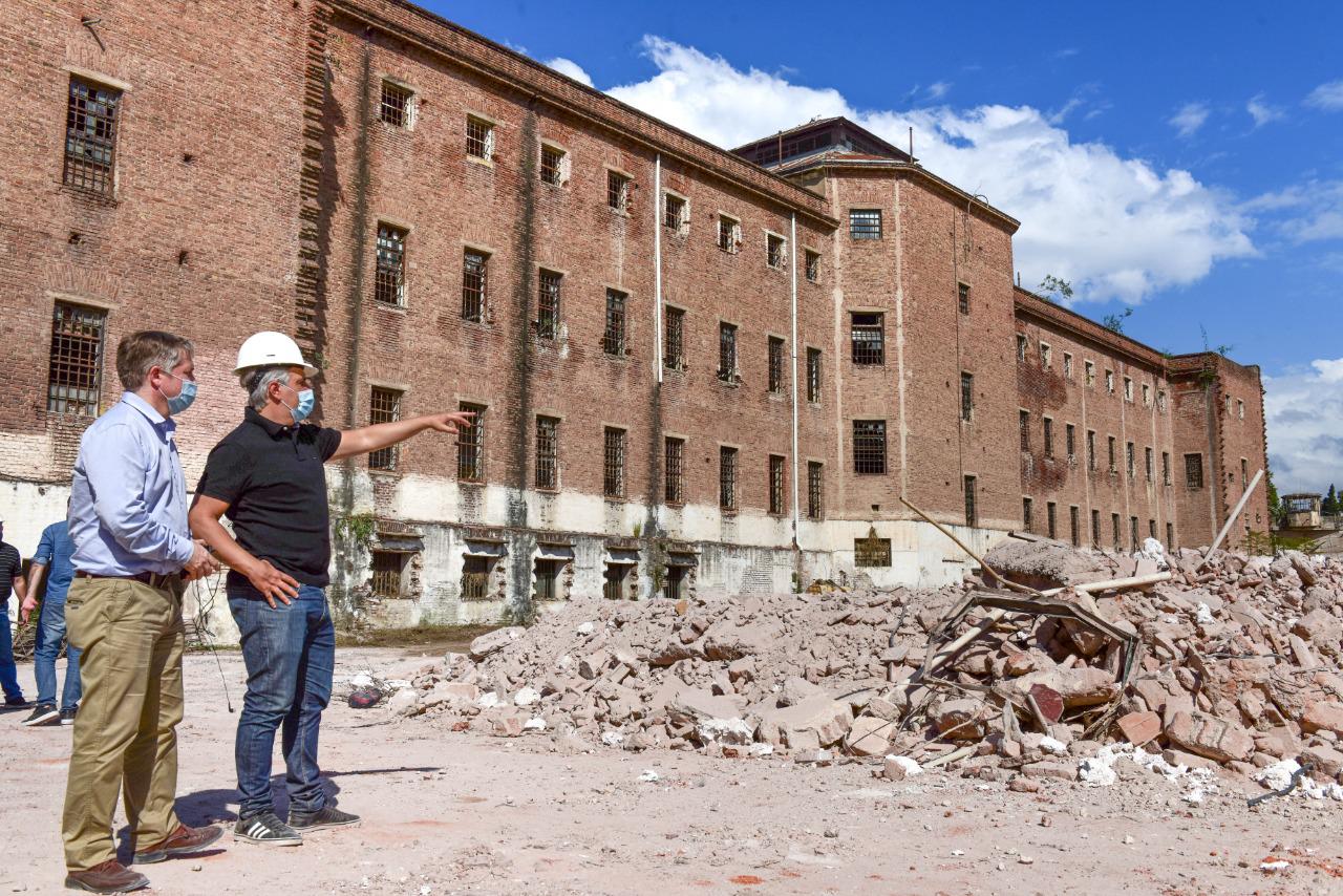 Llaryora en demolición ex carcel de encausados