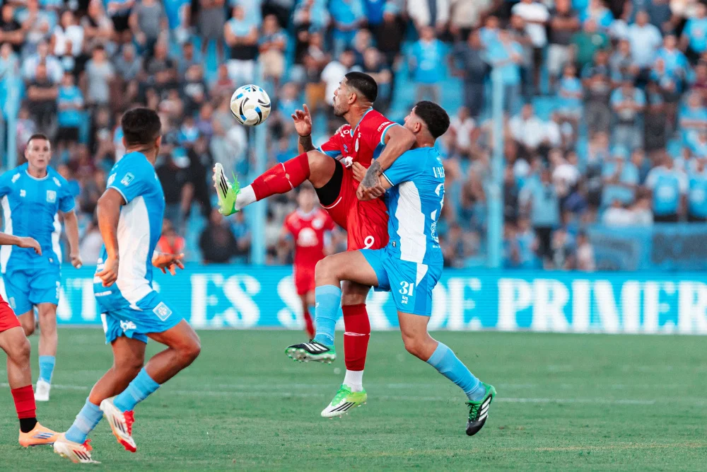 Belgrano recibe a Estudiantes (RC) en Alberdi con el objetivo de volver al triunfo thumbnail