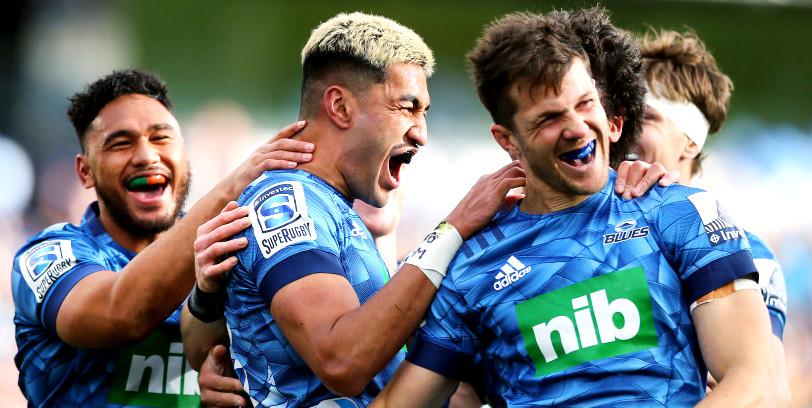 El full back Matt Duffi festeja su try en sufrido y afortunado triunfo de los Blues ante los Chiefs
