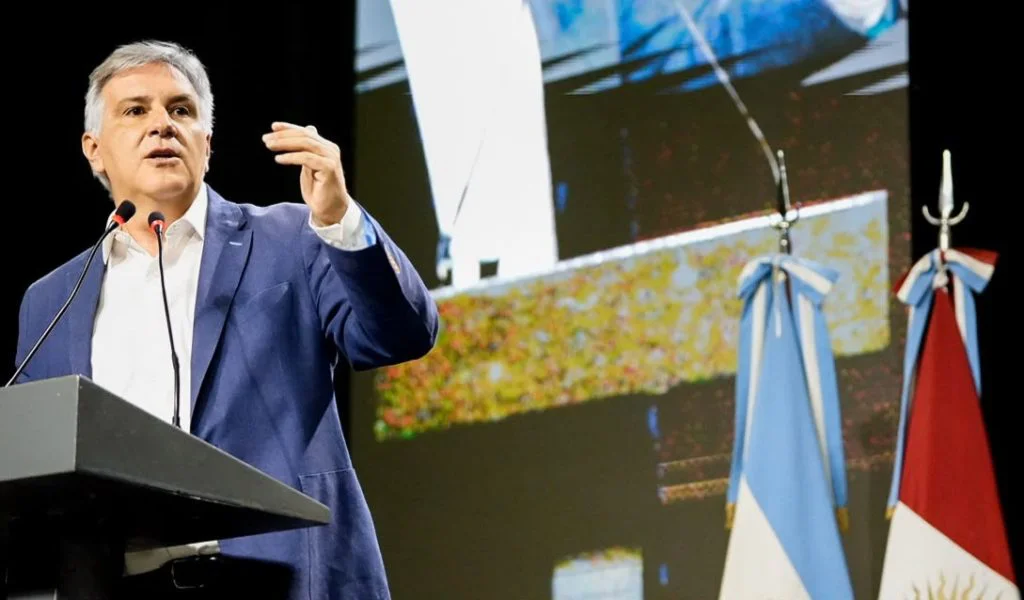 "Lo importante es la salud del Papa, la visita se hará cuando este bien", dijo Llaryora thumbnail