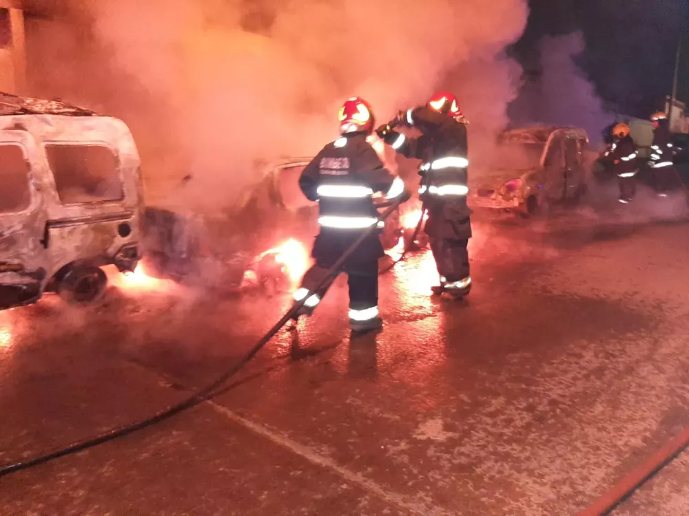 Incendio de taller mecánico en Villa Páez (Policía) 01