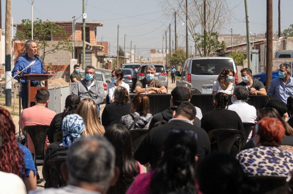 Schiaretti barrio cooperativa felipe Varela acto entrega de kits vivienda semilla