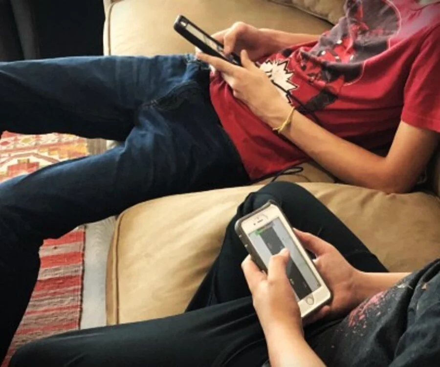 Proponen la prohibición del acceso de menores de 13 años a las redes sociales en Europa thumbnail