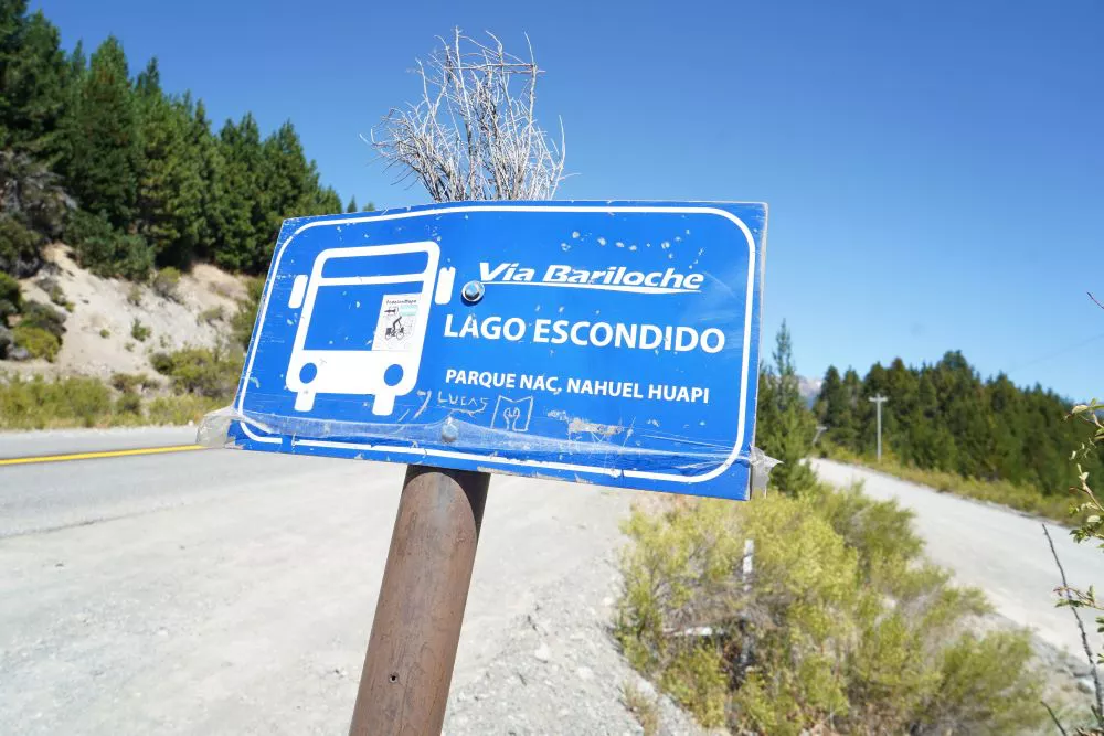 Acceso a Lago Escondido by Télam