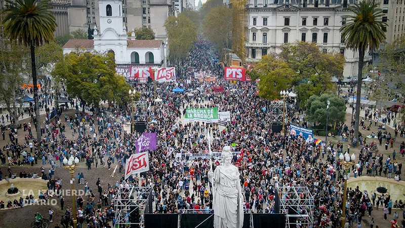 "Marcha de la Bronca": la izquierda se movilizó contra Milei y le pidió a la CGT un paro general thumbnail