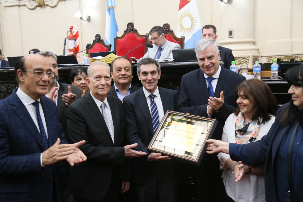 Homenaje a COmercio y Justicia