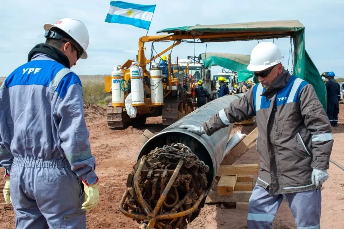Radiografía del trabajo: se precariza el empleo, se contrae la industria y crece la oferta en la zona petrolera thumbnail