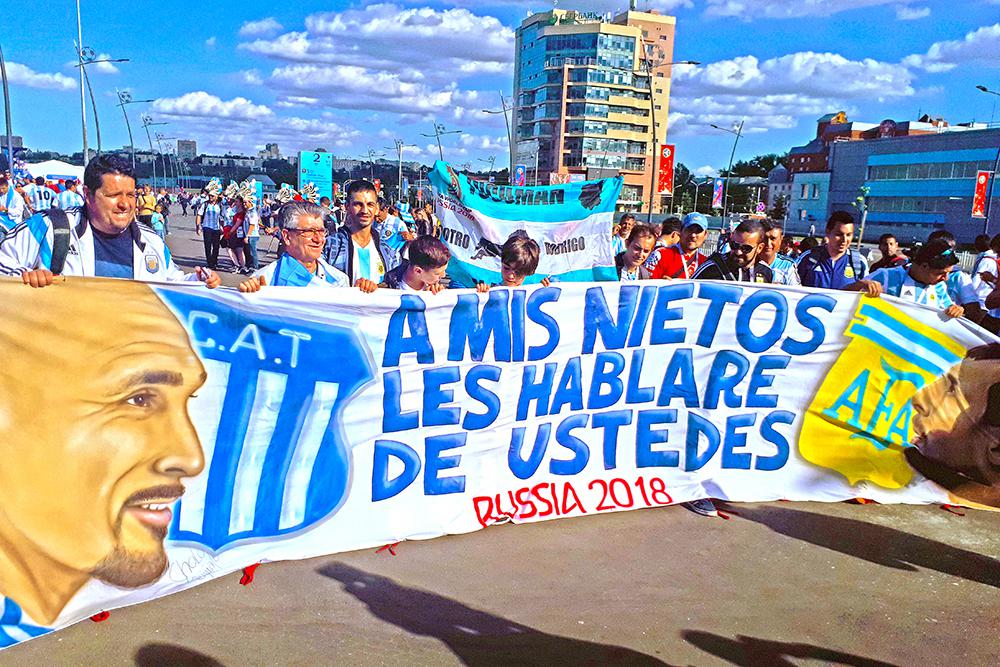El “Cholo” Guiñazú y “Leo” Messi, un solo corazón