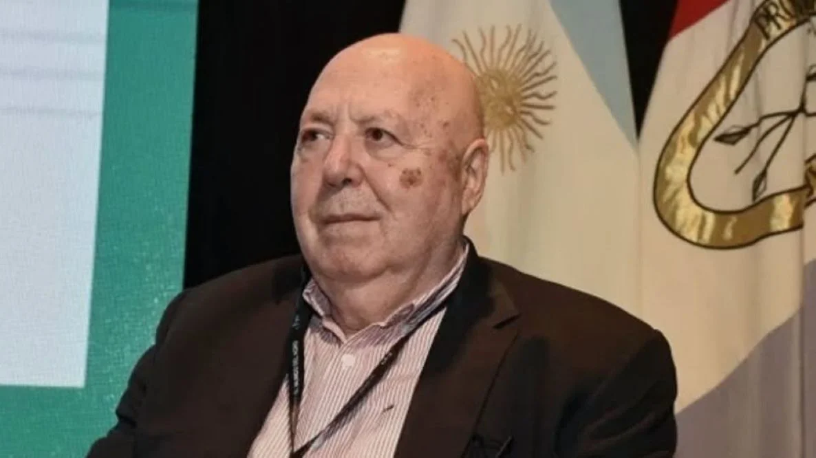 Roberto Urquía: La gente no llega al 15 y a las empresas les cuesta pagar los sueldos thumbnail