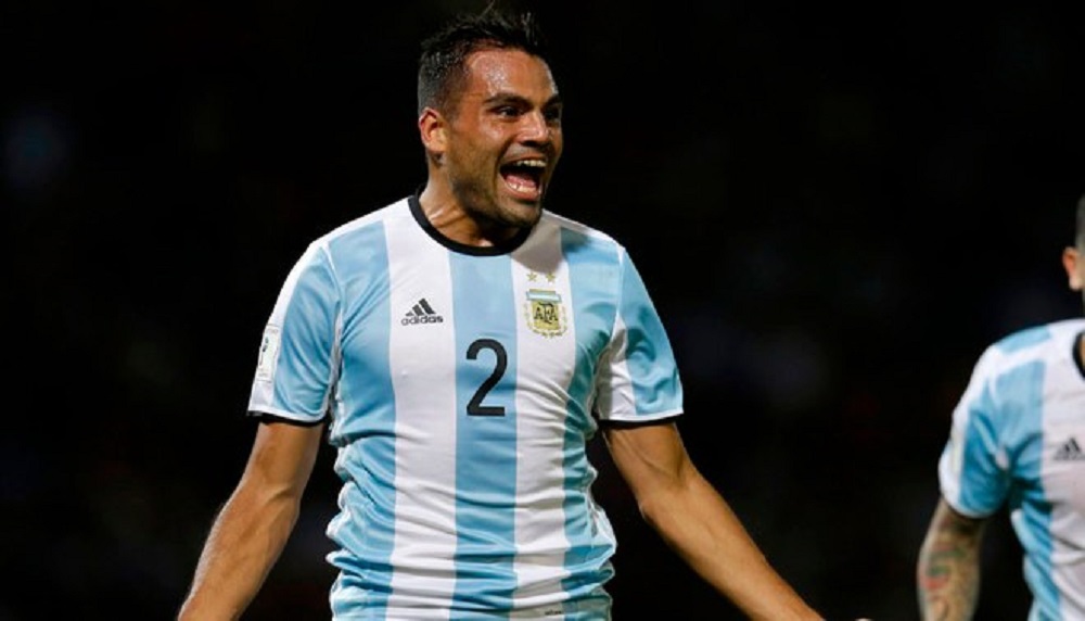 Gabriel Mercado va de lateral o zaguero pero juega