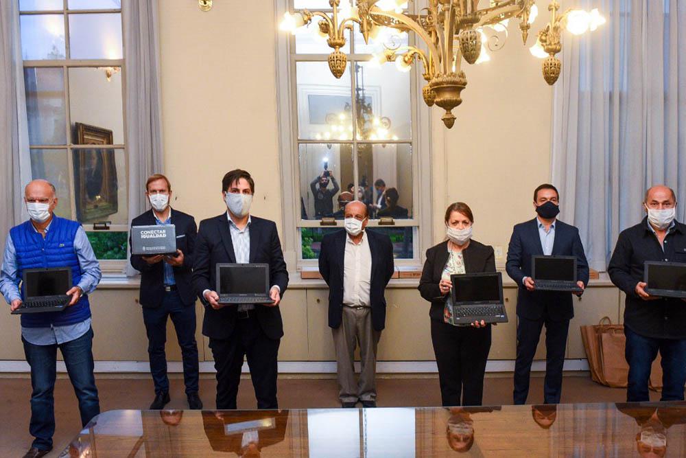 Entrega de netbooks de conectar igualdad Ministerio de EducacioÄÂÂÂn