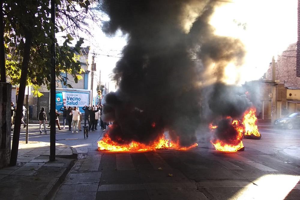 quema de cubiertas Suoem Policía de Tránsito by gentileza