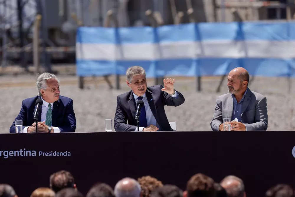 Fernández inaugr Ensenada by @YPFoficisl