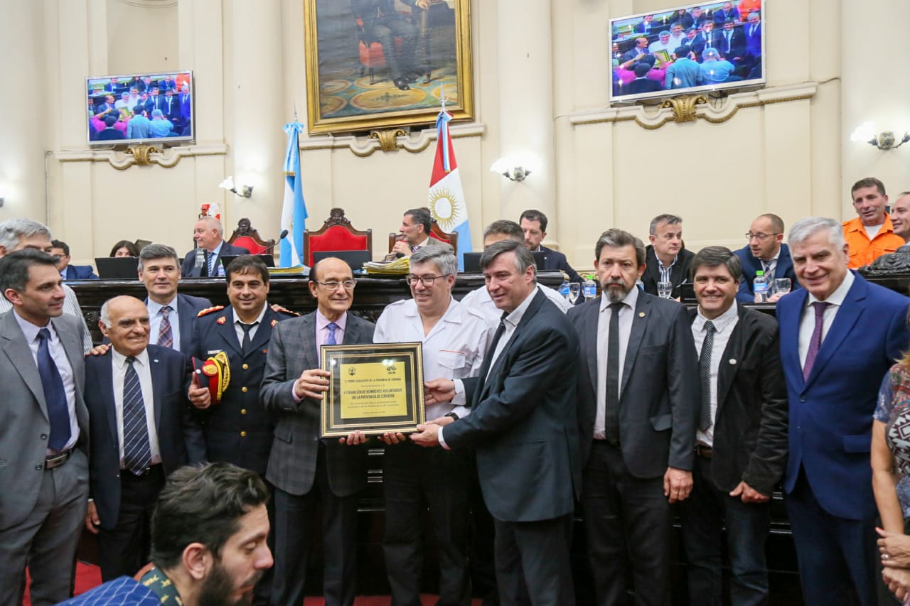 Homenaje a Los Bomberos Voluntarios - Prensa Legislatura