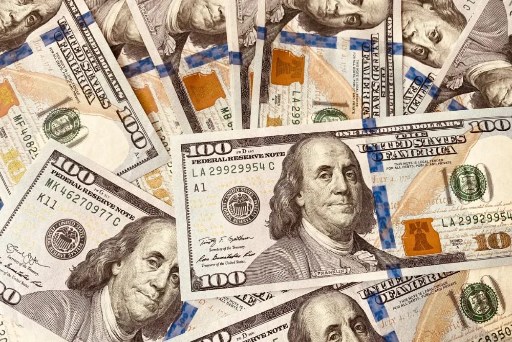 El dólar abrió la semana en alza con el mayorista superando por primera vez los $1.500 thumbnail
