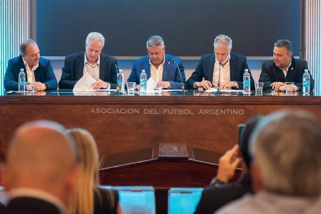 Acuerdo entre el Ministerio de Educación y la AFA (Twitter Jaime Perczyk) 02