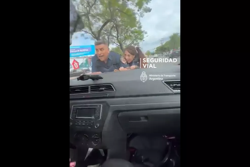Conductor embistió a policías en el Cerro de Las Rosas
