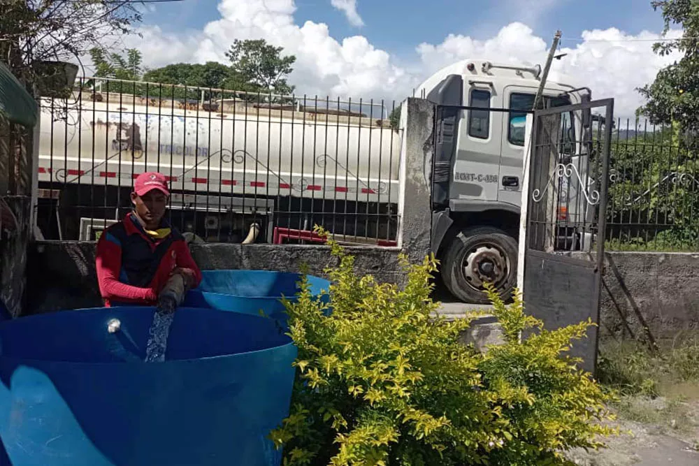 Camion agua © gentileza