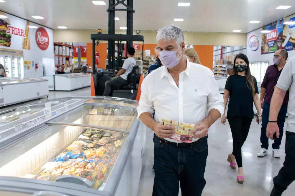Roberto Feletti en supermercado (Twitter Roberto Feletti)