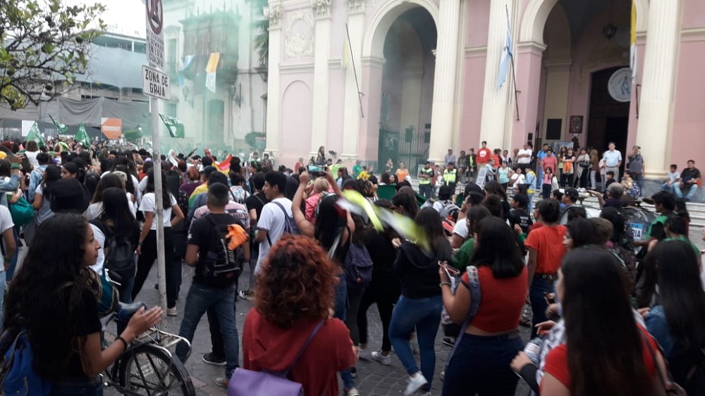 PAÑUELAZO CATEDRAL SALTA GENTILEZA PAÑUELAZO CATEDRAL SALTA GENTILEZA