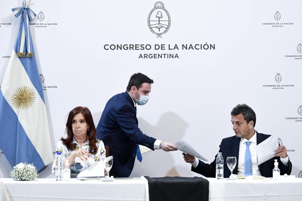 Entrega de informe Bicameral escuchas CFk Massa Télam