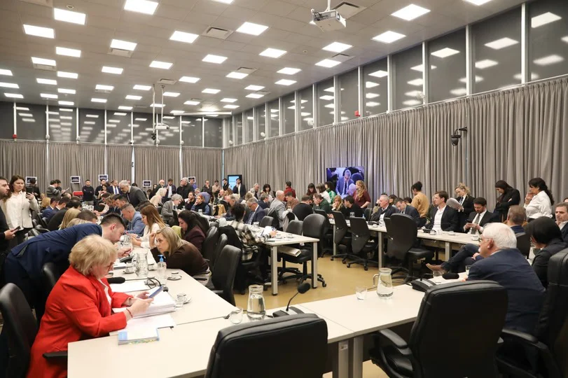 Ley Malvinas: el oficialismo logró dictamen y avanza con un proyecto de soberanía recortada thumbnail