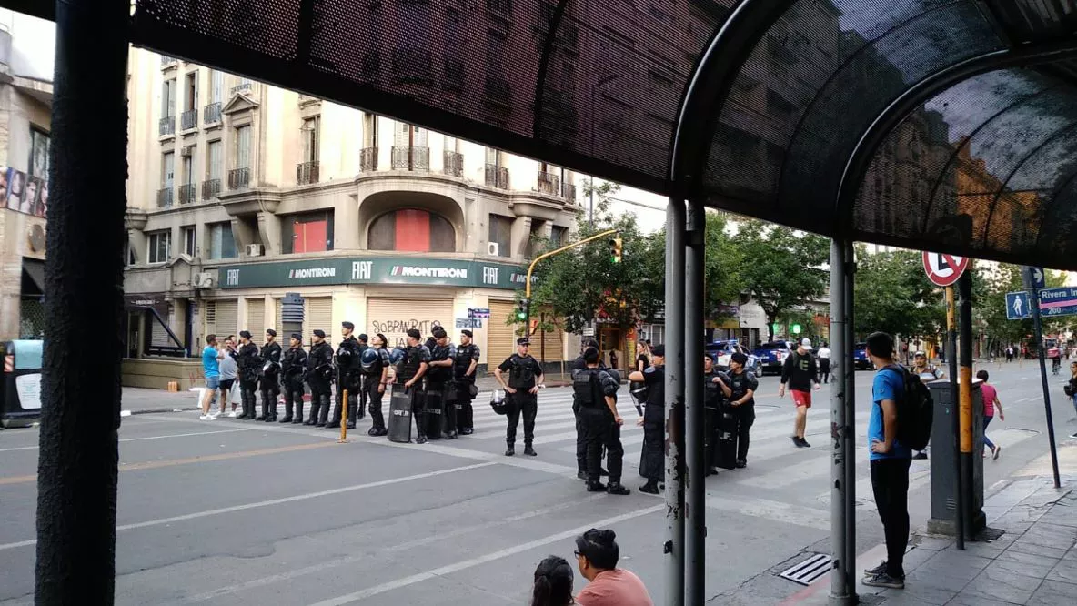 Presencia policial en el vcentro by gentileza